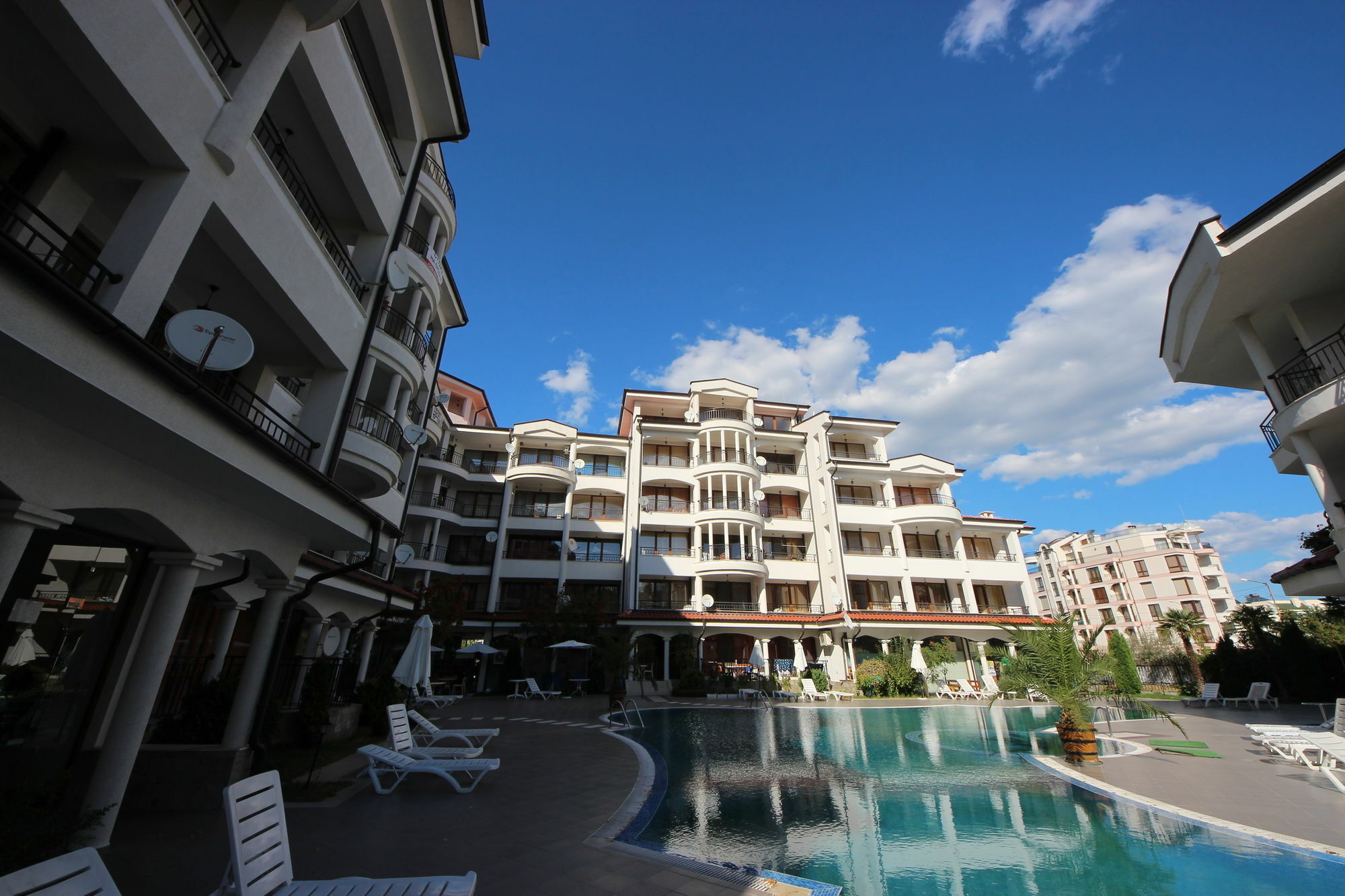 Menada Chateau Valon Apartment Солнечный берег Экстерьер фото